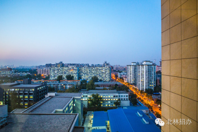 北京林业大学夜景—站在学研大厦上