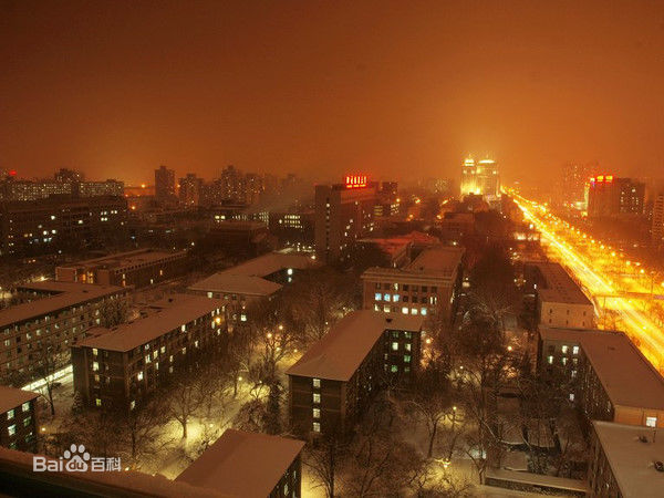 北京林业大学夜景—由西向东