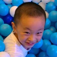 晓路QQ头像-六安万达的海洋球池子里