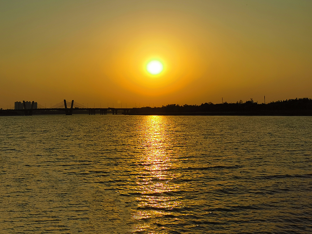 淠河与赤壁路桥-夕阳西下（20200412）